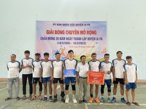 Thị xã Ayun Pa vô địch Giải Bóng chuyền nam mở rộng ảnh 1