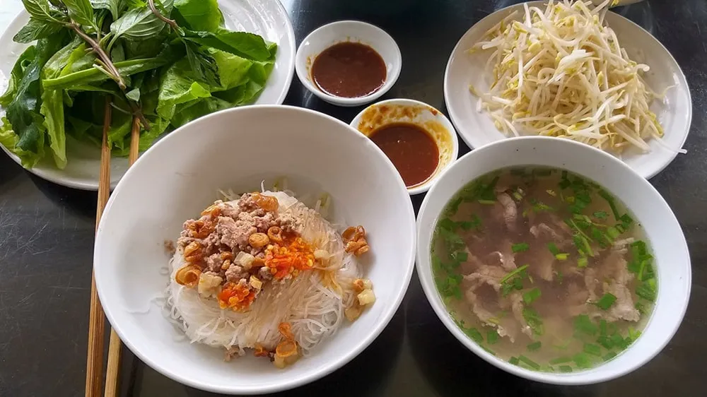 Tô phở khô Gia Lai hai tô đặc trưng thơm ngon hấp dẫn