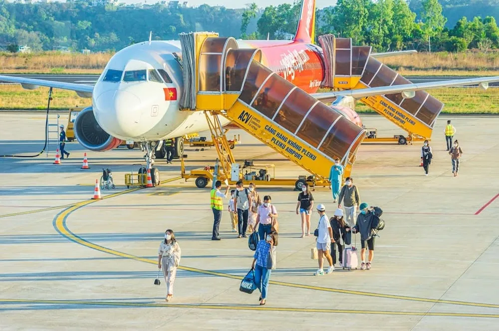 Máy bay là phương tiện nhanh chóng để đến Pleiku từ các thành phố lớn