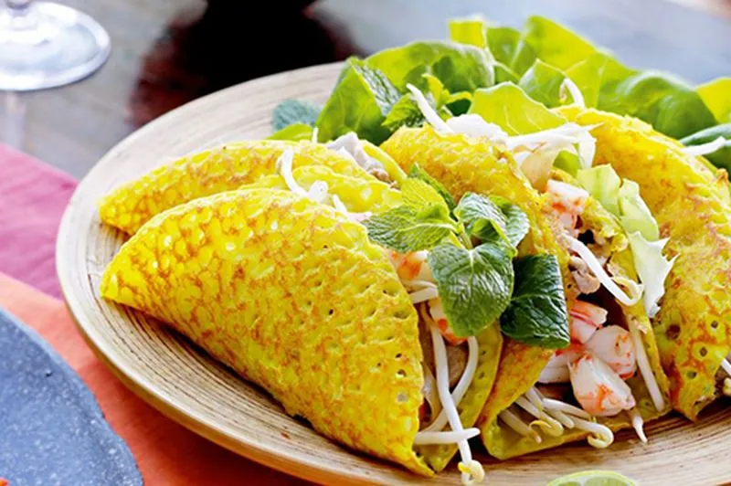 Bánh xèo Gia Lai với vỏ bánh đặc trưng và nhân đầy đặn