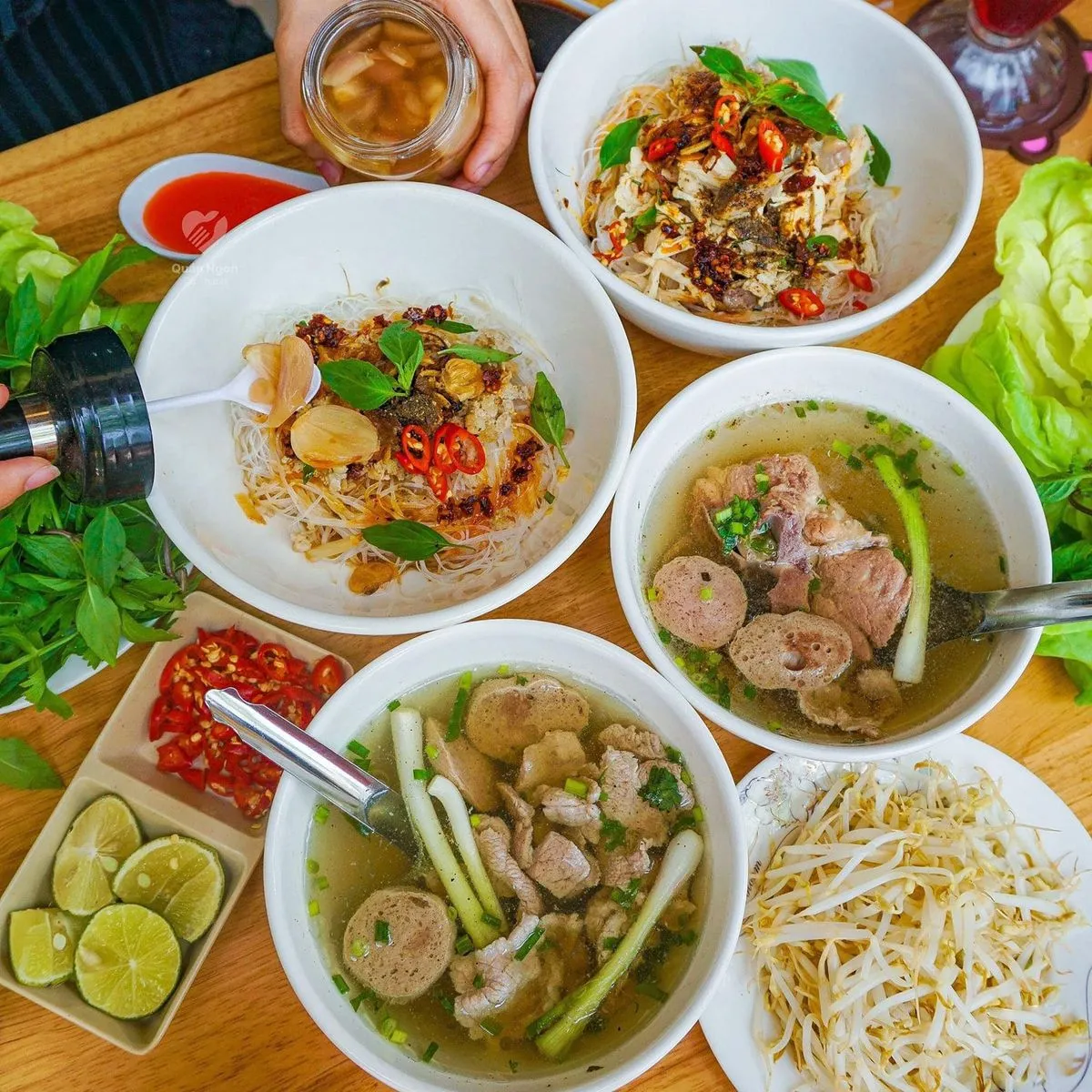 Thưởng thức món phở hai tô đặc sản Gia Lai tại Chợ đêm Pleiku