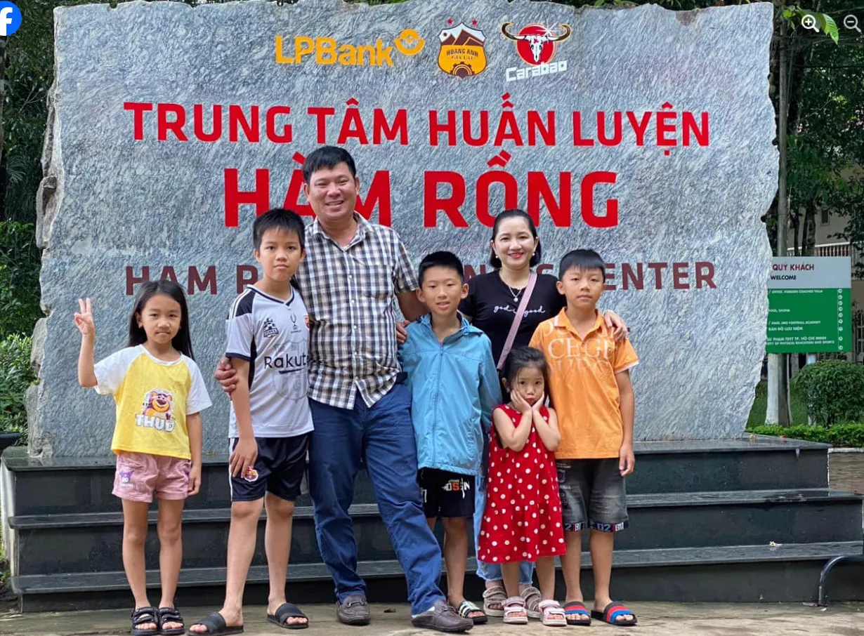 Một buổi tập luyện của các cầu thủ trên sân cỏ chất lượng cao tại Học viện Bóng đá Hoàng Anh Gia Lai