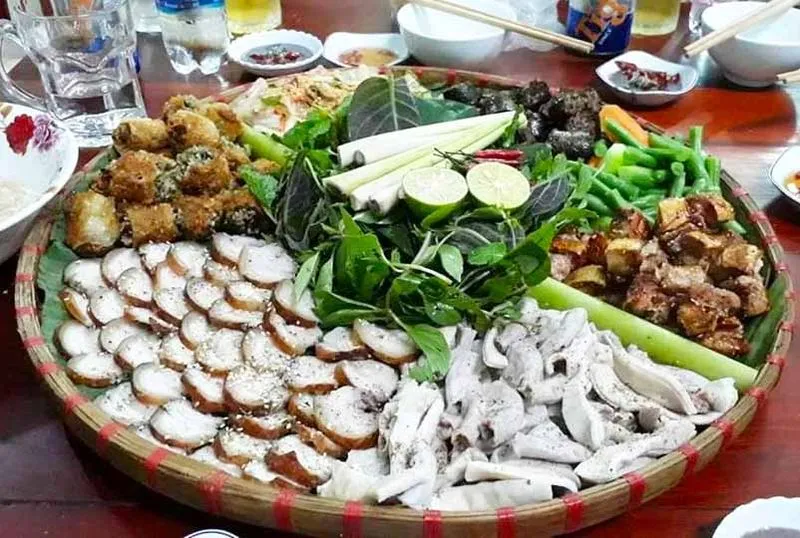 Mẹt heo Gia Lai đầy đặn với nhiều món hấp dẫn