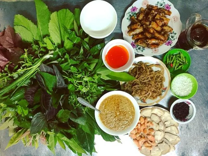 Nồi lẩu lá rừng Gia Lai độc đáo với nhiều loại lá tự nhiên