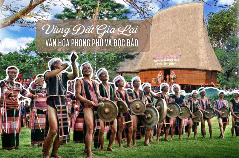 Người dân tộc thiểu số Gia Lai trong trang phục truyền thống tham gia lễ hội