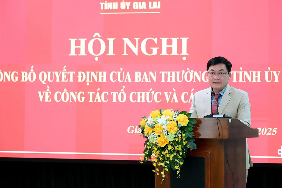 Tân Tổng Biên tập Báo Gia Lai Huỳnh Kiên phát biểu nhận nhiệm vụ sau khi hợp nhất