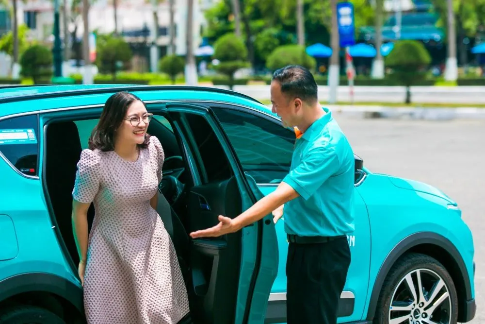 Đặt xe Xanh SM tiện lợi để di chuyển đến tham quan Chùa Minh Thành